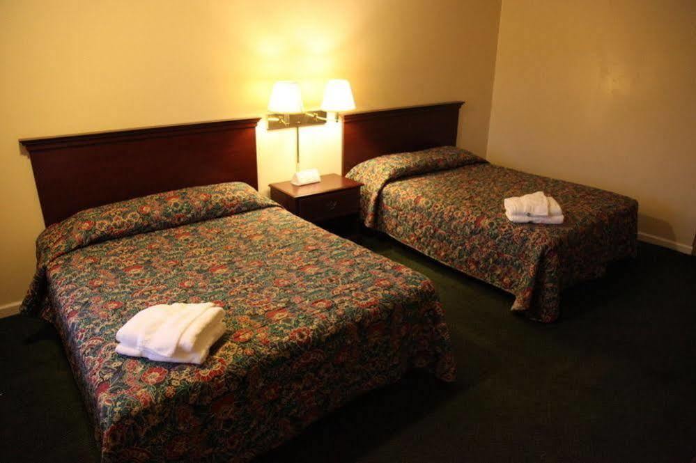 Parliament Resort Gay Mens Resort ออกัสตา ภายนอก รูปภาพ